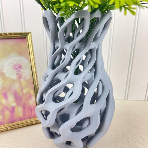Sculptural Vase, Chain Vase, Wavy Openwork Decorative Vase - Picture 2 of 9